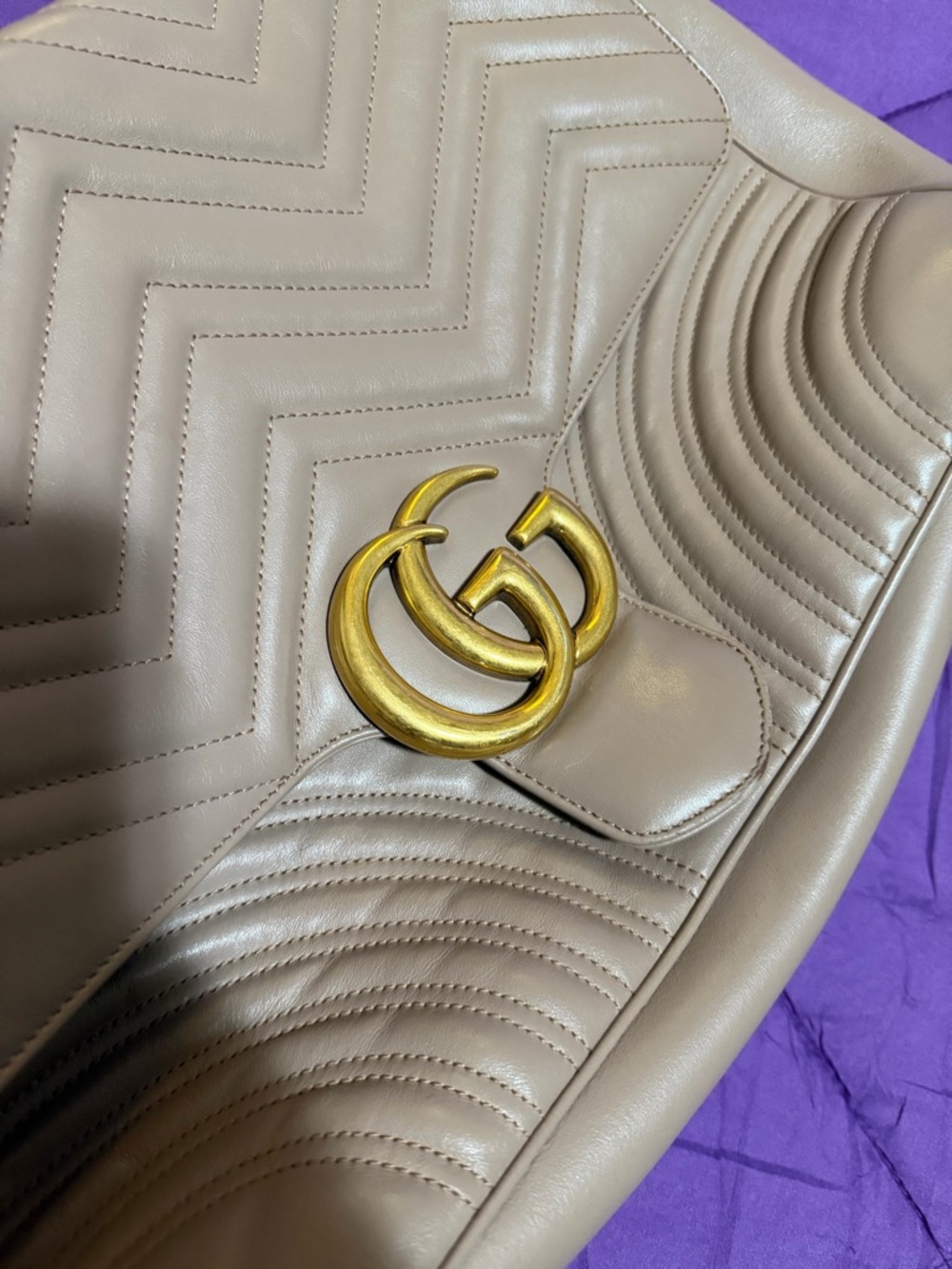 Large Gucci Beige Quilted Marmont Chevron Shoulder Bag with Gold Hardware - Picture 3 of 8